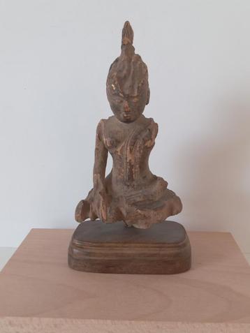Statue en bois de Bouddha beschikbaar voor biedingen