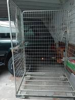 Zware ijzeren container om bakken te stapelen of ander gerie, Ophalen