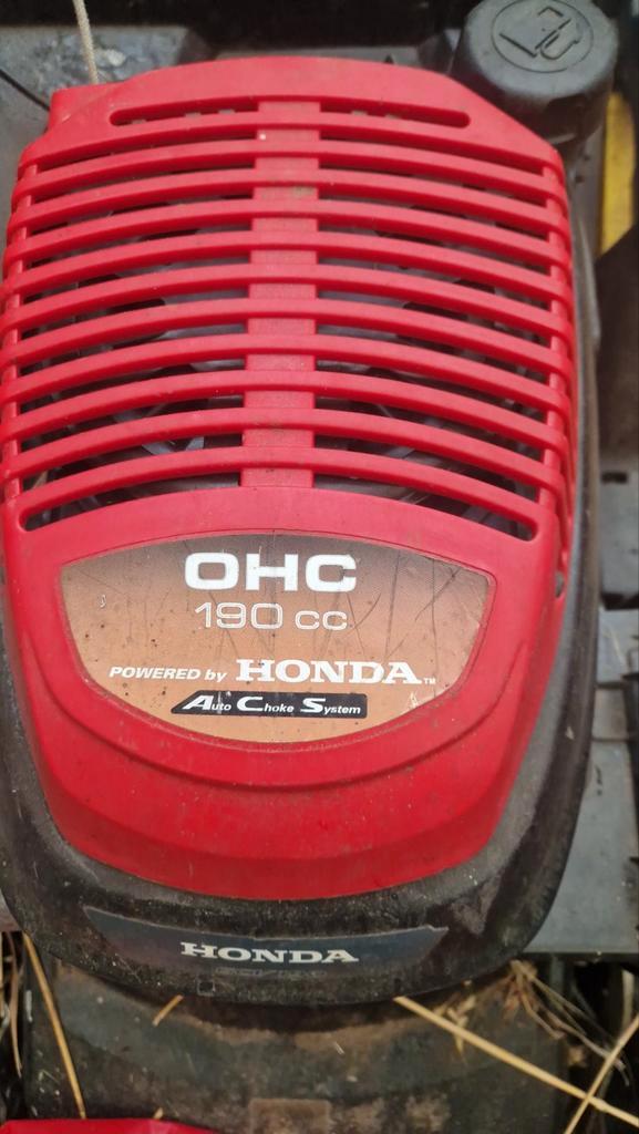 Honda grasmaaier met opvangbak en beschermhoes, Tuin en Terras, Grasmaaiers, Gebruikt, Benzine-grasmaaier, 50 cm of meer, Balkmaaier