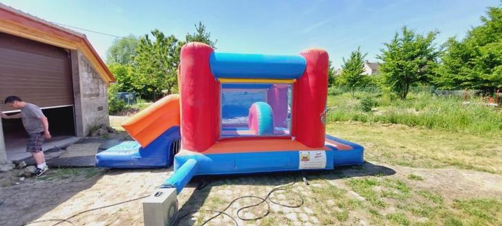 LOCATION: Château gonflable Clown 1, Hobby & Loisirs créatifs, Articles de fête | Location, Utilisé, Enlèvement