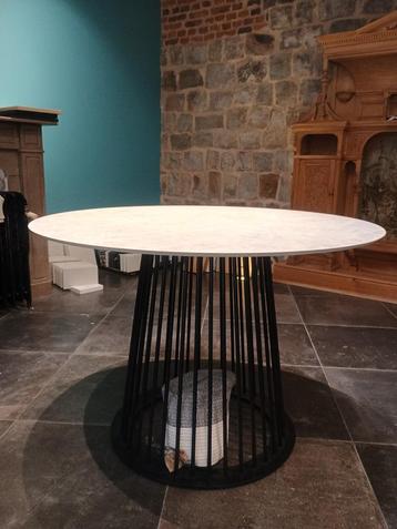 Table de cuisine en céramique beschikbaar voor biedingen