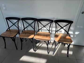 Zwarte stoelen met mangohout  beschikbaar voor biedingen