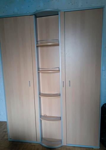 garde robe  beschikbaar voor biedingen