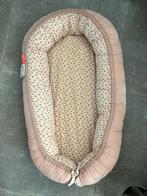 Babynestje Done by Deer, Kinderen en Baby's, Babymode-accessoires, Ophalen, Zo goed als nieuw