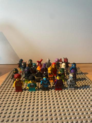 23 Lego Ninjago Minifiguren Lot beschikbaar voor biedingen