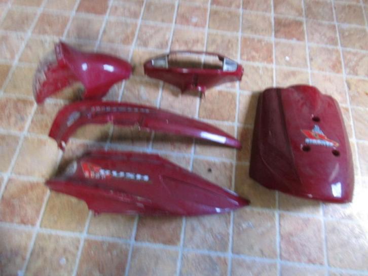 Lot de carénages pour Hyosung Rush RX / Rush Challenger 50cc, Vélos & Vélomoteurs, Pièces de cyclomoteur | Scooters, Utilisé, Autres marques