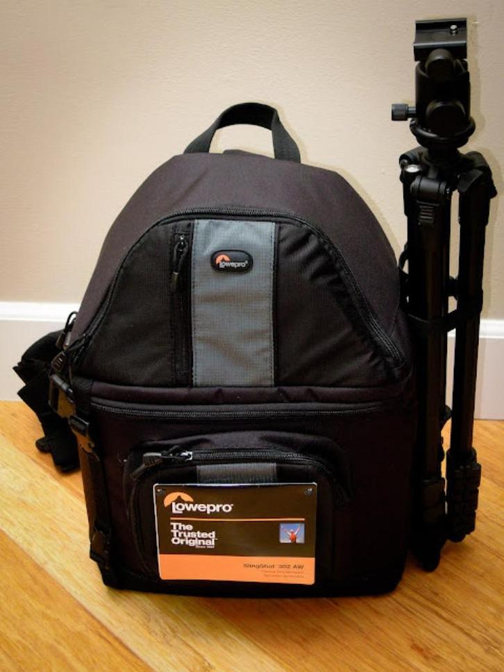 Lowepro fototas 302 AW (is een ruim type), Audio, Tv en Foto, Foto | Cameratassen, Zo goed als nieuw, Schoudertas, Lowepro, Ophalen