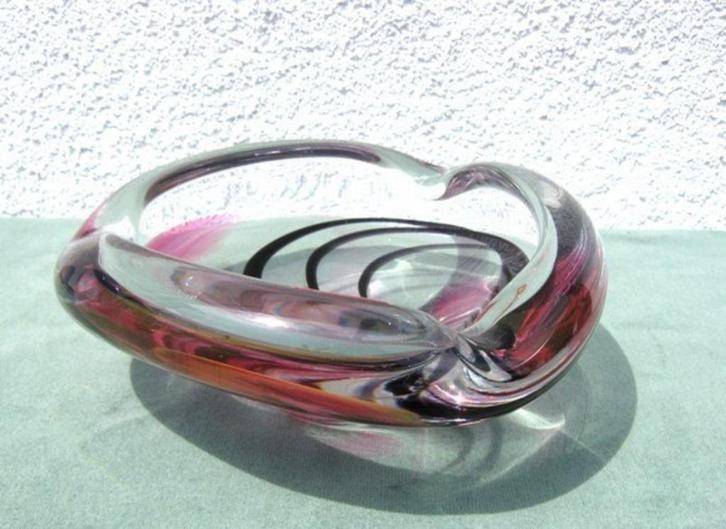 Grote paars-rode asbak Max Verboeket, Antiek en Kunst, Antiek | Glaswerk en Kristal, Ophalen