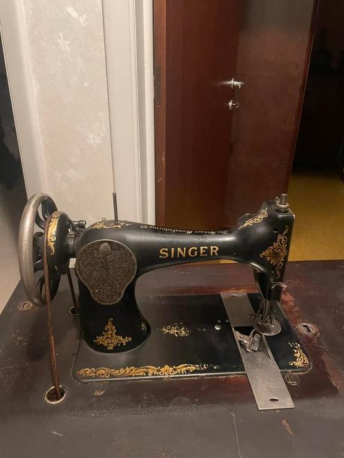 Singer naaimachine 1910 - serienummer F - box en tafel, Antiek en Kunst, Antiek | Naaimachines, Ophalen
