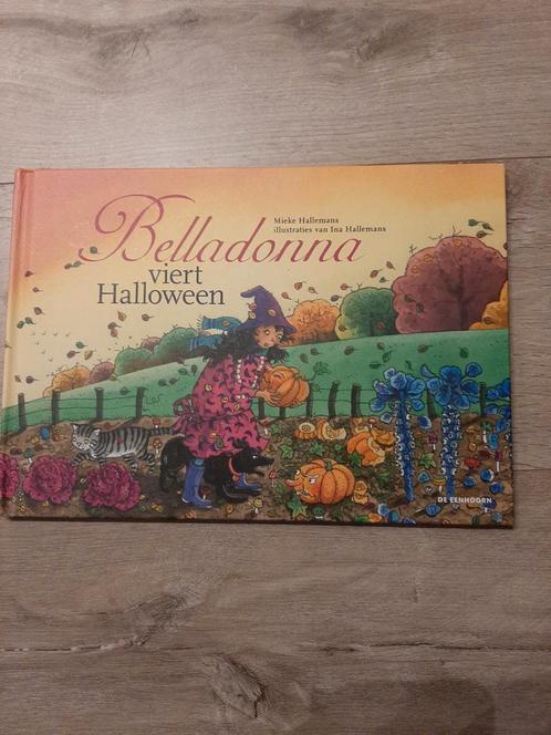 Mieke Hallemans - Belladonna viert Halloween, Boeken, Prentenboeken en Plaatjesalbums, Nieuw, Ophalen of Verzenden