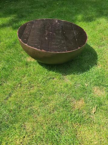 Antieke houten salontafel in massief hout.  beschikbaar voor biedingen