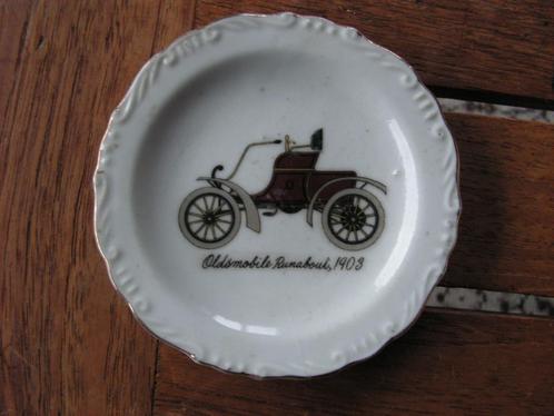 Vintage porseleinen bordje met “Oldsmobile Runabout 1903”., Verzamelen, Automerken, Motoren en Formule 1, Zo goed als nieuw, Auto's