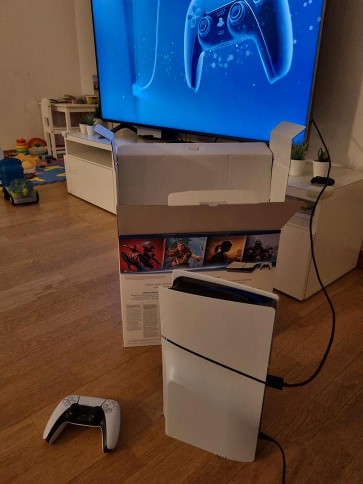 Ps5 slim disk edition avec un jeu, Consoles de jeu & Jeux vidéo, Consoles de jeu | Sony PlayStation 5, Enlèvement