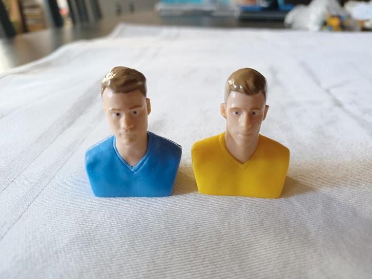 Poupées: We Stick #Redtogether (2018), Collections, Jouets miniatures, Comme neuf, Enlèvement ou Envoi