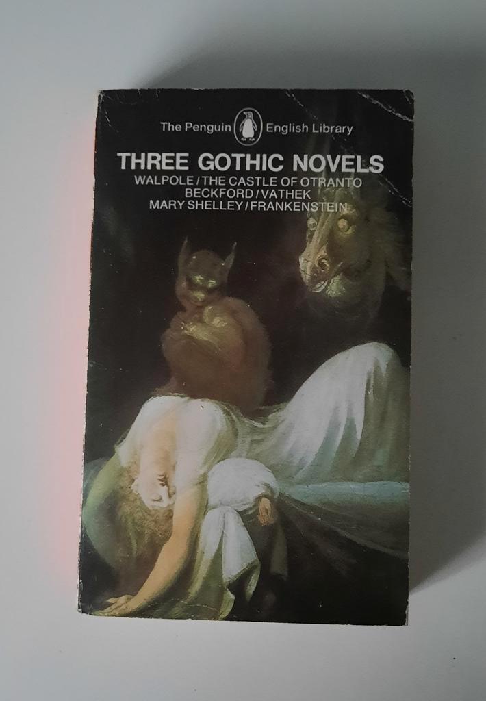 (GRATIS) boek "Three Gothic Novels", Boeken, Overige Boeken, Gelezen, Ophalen of Verzenden