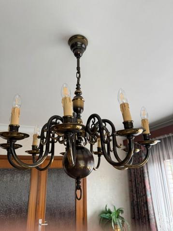 Stijlvolle bronzen kroonluchter met 8 armen beschikbaar voor biedingen