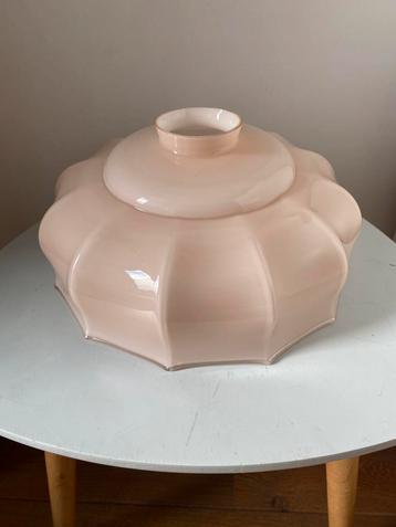 Opaline vintage rose beschikbaar voor biedingen