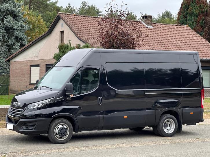 IVECO Daily 35C18 A8 V/P Dubbel Lucht Zwart (excl. BTW), Auto's, Bestelwagens en Lichte vracht, Particulier, ABS, Achteruitrijcamera