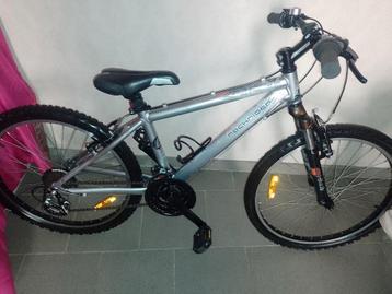 Te koop 24 inch b'twin decathlon Rockrider-fiets  beschikbaar voor biedingen