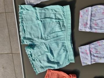 groene korte broek 104-110 beschikbaar voor biedingen