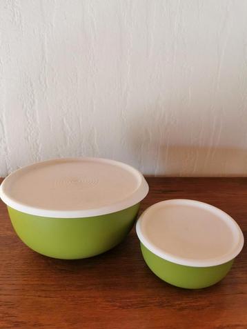 Kommen tupperware beschikbaar voor biedingen