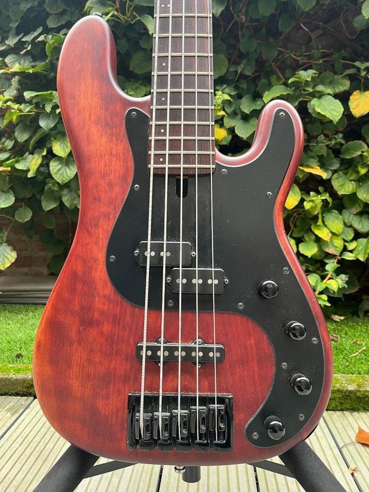 Maruszczyk Jake 5a, Muziek en Instrumenten, Snaarinstrumenten | Gitaren | Bas, Zo goed als nieuw, Elektrisch, 5-snarig, Ophalen of Verzenden