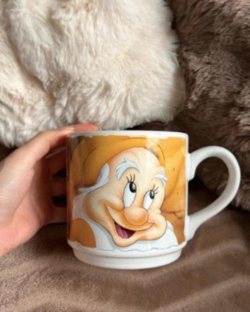 Grote mok Dwerg Happy DISNEY Sneeuwwitje en de 7 Dwergen, Verzamelen, Disney, Zo goed als nieuw, Servies, Overige figuren, Ophalen of Verzenden
