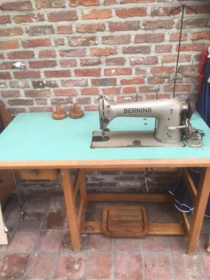 Bernina 216 profecioneel naaimachientafel, Hobby en Vrije tijd, Naaimachines en Toebehoren, Gebruikt, Naaimachine, Bernina, Industrieel