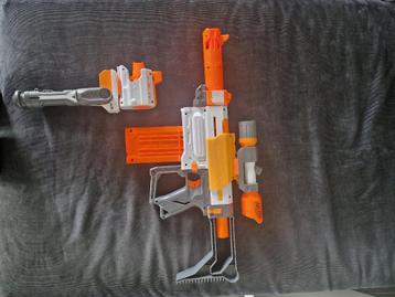 Fusil Nerf avec chargeur multi fléchettes plusieurs viseurs, Enlèvement ou Envoi, Comme neuf