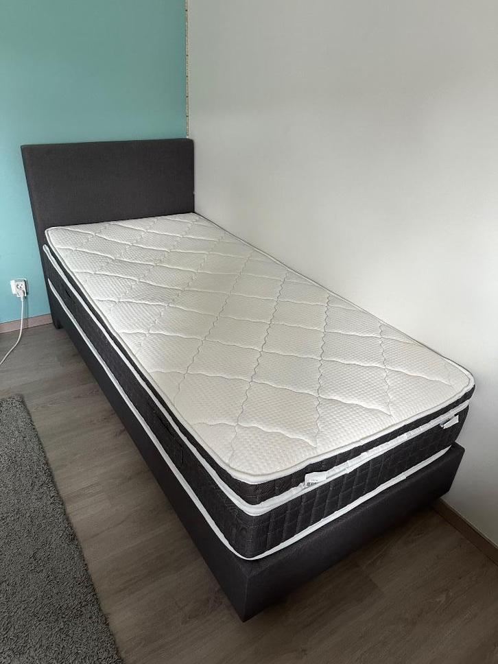 Eenpersoons boxspring bed, Huis en Inrichting, Slaapkamer | Boxsprings, Zo goed als nieuw, 90 cm, 200 cm, Eenpersoons, Grijs, Ophalen