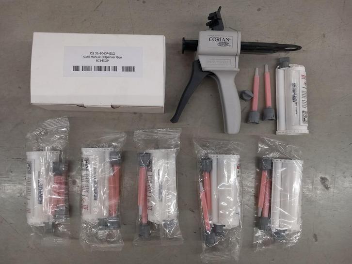 LIJMPISTOOL VOOR CORIAN 50 ML TWEECOMPONENTEN WAARDE 290 €, Hobby en Vrije tijd, Knutselen, Zo goed als nieuw, Materiaal, Ophalen