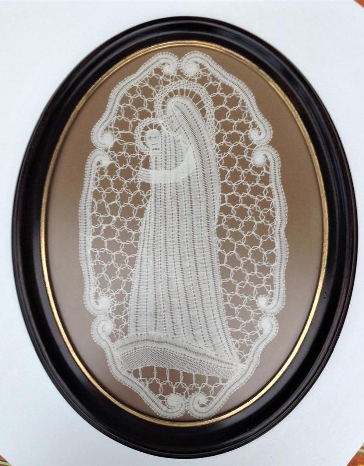 Brugs kantwerk gestileerde Maria met Jezus op schoot, Antiek en Kunst, Antiek | Religieuze voorwerpen, Ophalen of Verzenden