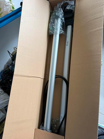 Dakrails nieuw merk Mercedes beschikbaar voor biedingen