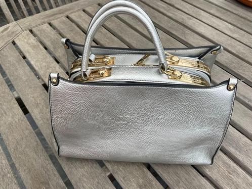 Zilveren handtas, Handtassen en Accessoires, Tassen | Damestassen, Gebruikt, Handtas, Overige kleuren, Ophalen