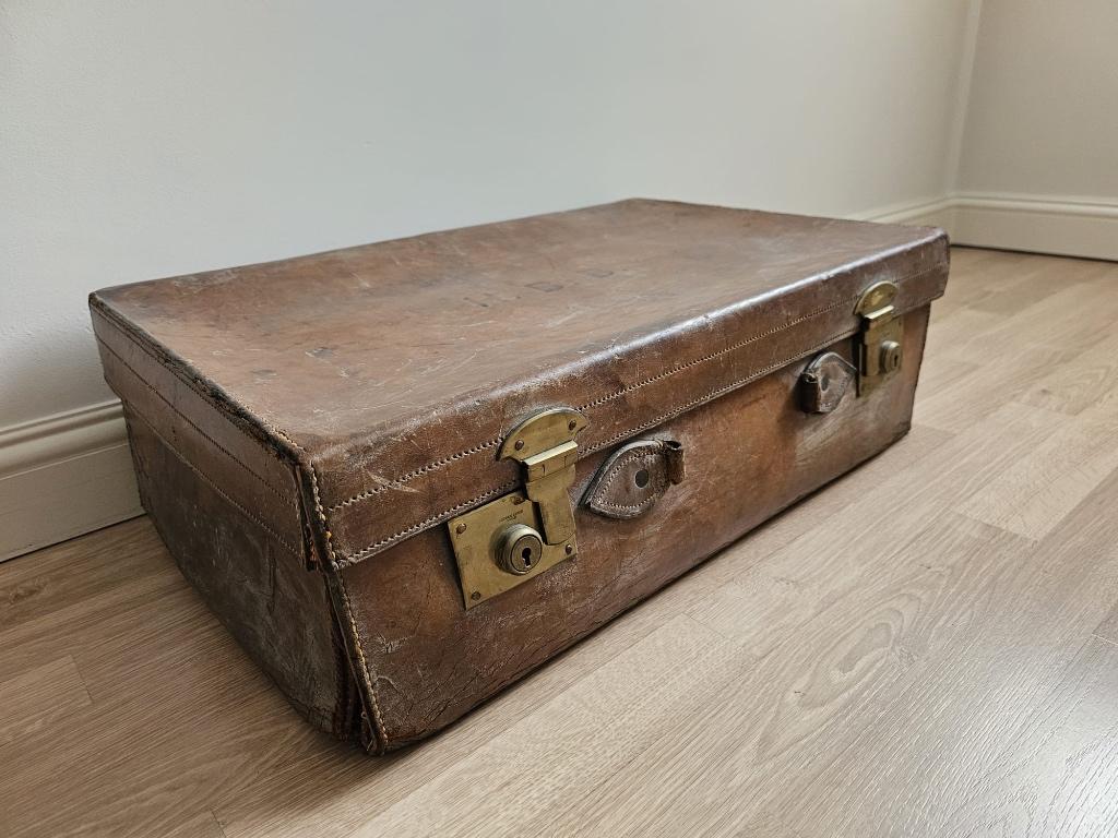 Oude Antieke lederen reiskoffer ( Decoratie), Ophalen, Gebruikt