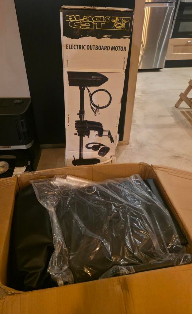 Bateau de pêche Black Cat Battle Boat 170 + moteur, Sports nautiques & Bateaux, Bateaux de pêche & à console, Enlèvement ou Envoi