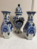 Ensemble de trois vases bleus de Delft, Antiquités & Art, Enlèvement ou Envoi