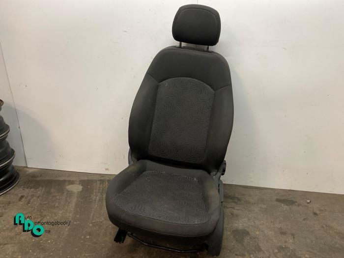 Siège gauche d'un Opel Corsa (Corsa E 15-), Autos : Pièces & Accessoires, Habitacle & Garnissage, Opel, Utilisé, 3 mois de garantie