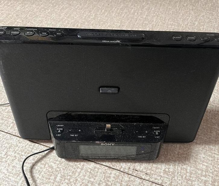 Enceinte radio - reveil « Sony », Audio, Tv en Foto, Mp3-spelers | Accessoires | Apple iPod, Zo goed als nieuw, Ophalen