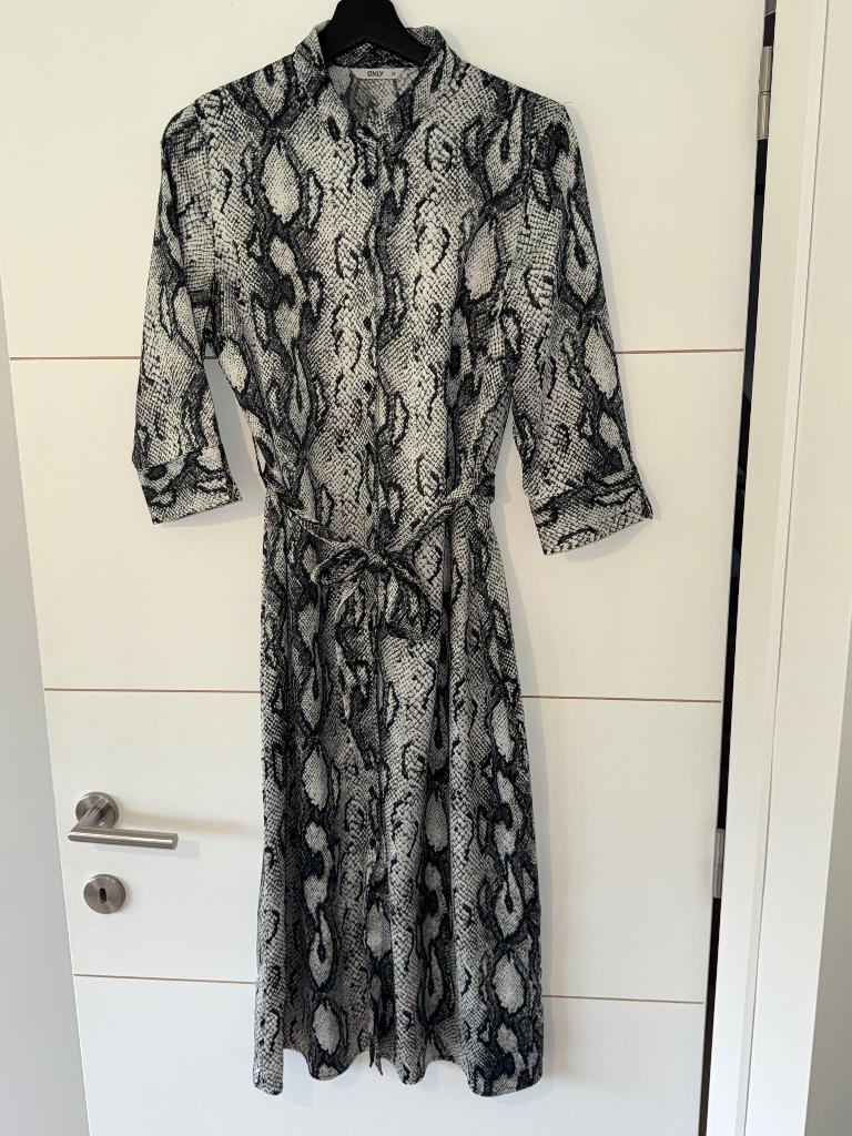 Robe Only motif serpent, Neuf, Taille 38/40 (M), Only, Enlèvement ou Envoi
