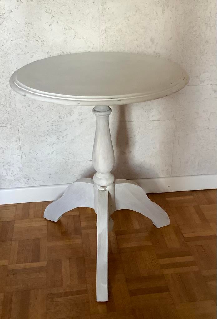 Rond tafeltje, Ophalen, Gebruikt