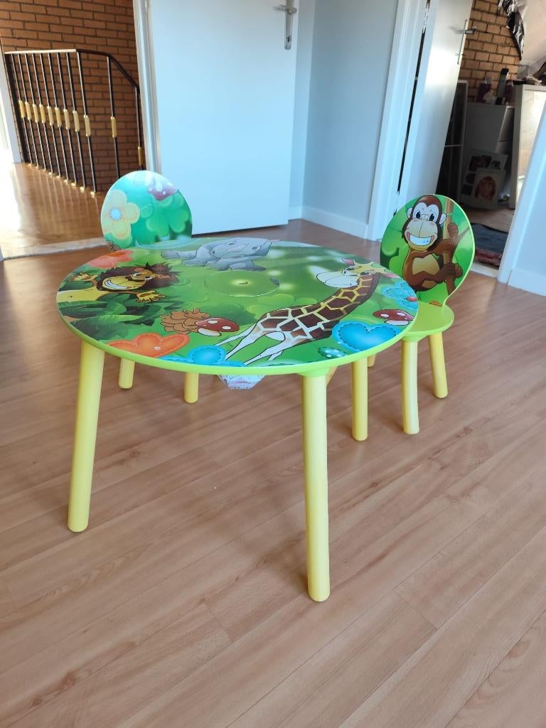 kindertafeltje met bijpassende stoeltjes, Ophalen, Zo goed als nieuw, Tafel(s) en Stoel(en)