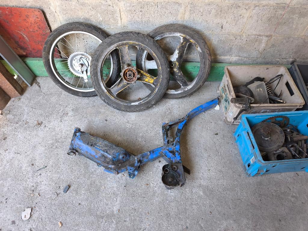 Pièces cyclomoteur, Vélos & Vélomoteurs, Enlèvement, Utilisé, Cadre, [Peugeot]