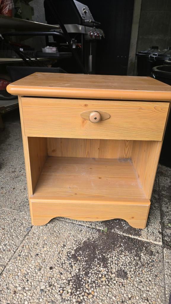 Stevige nachtkastje, Ophalen