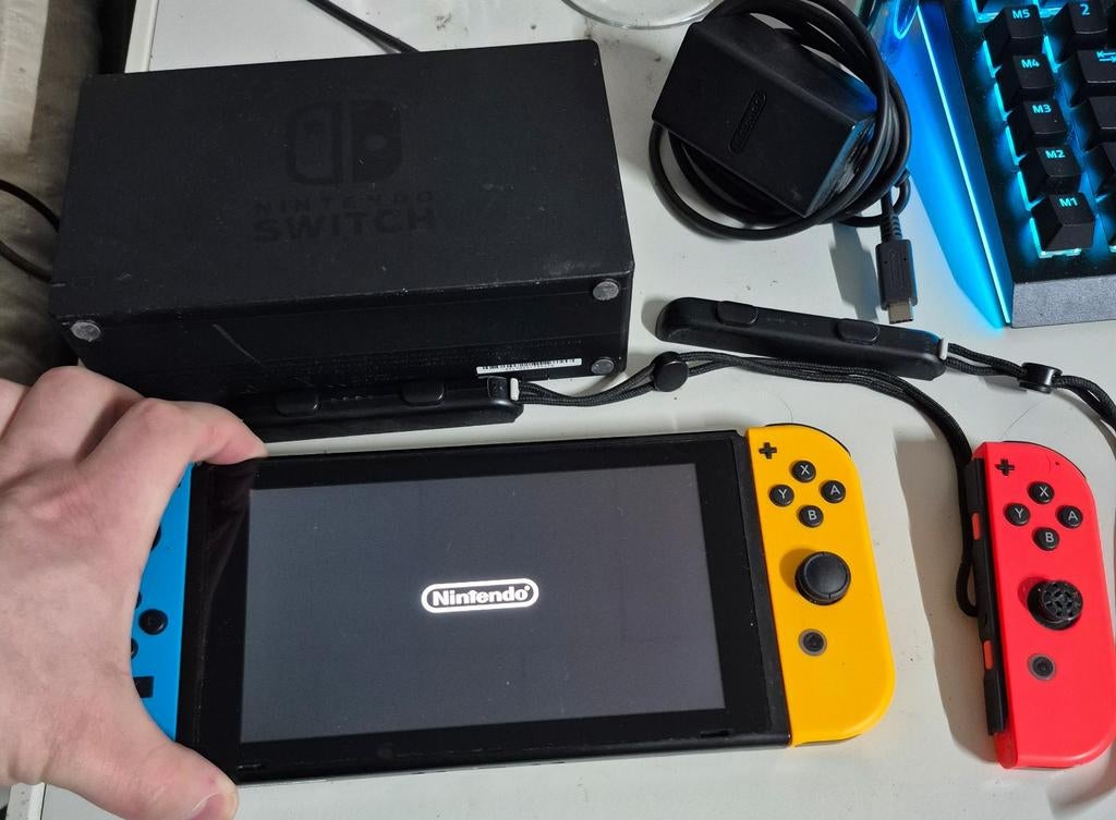 Te koop nintendo switch met extra controllertje, Ophalen