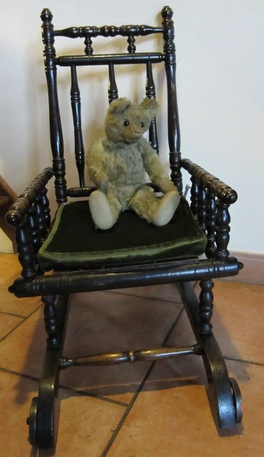 Chaise ancienne enfant s roulettes, pr grande poupée ou ours, Antiquités & Art, Enlèvement