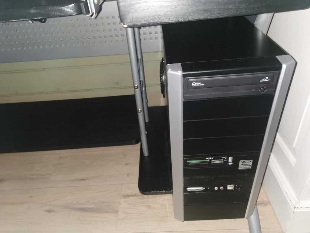 Pc Windows 7 en bureau met scherm, Enlèvement, Utilisé, Avec moniteur, Virtual Reality