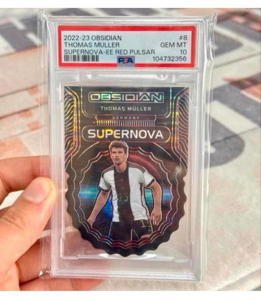 22-23 OBSIDIAN THOMAS MULLER SUPERNOVA-EE RED PULSAR psa-10, Verzamelen, Sportartikelen en Voetbal, Nieuw, Spelerskaart, Ophalen of Verzenden