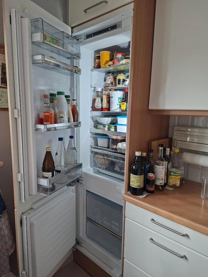 Koelkast, Elektronische apparatuur, Koelkasten en IJskasten, Zo goed als nieuw, Met aparte vriezer, 200 liter of meer, Energieklasse A of zuiniger