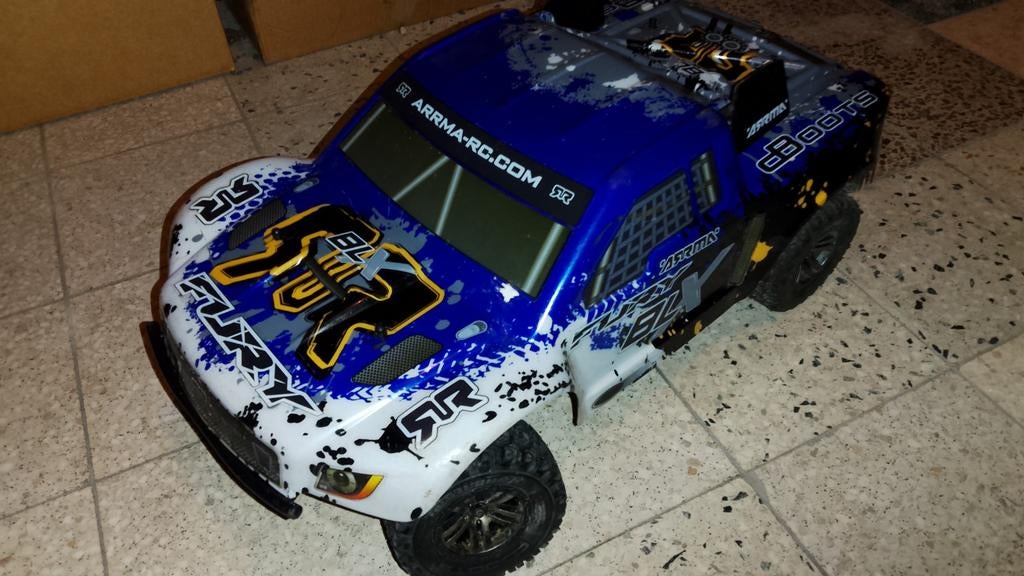 2x Arrma Fury BLX 1:10 Roller, Hobby en Vrije tijd, Elektro, Gebruikt, Auto offroad, Ophalen of Verzenden